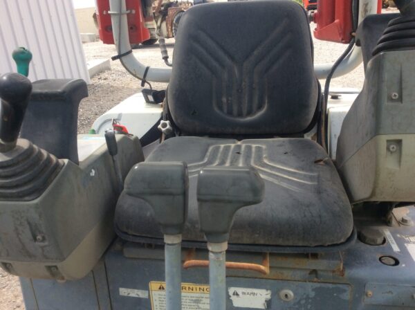Takeuchi TB016 Mini Excavator - Image 11