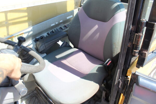 Caterpillar TH460B Telehandler - Image 10