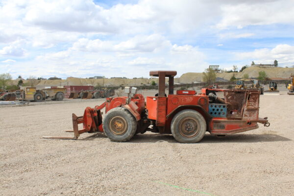 LH 202 with Forks - Image 7