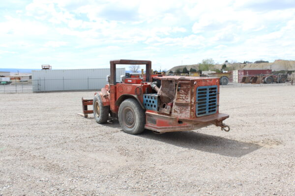 LH 202 with Forks - Image 6