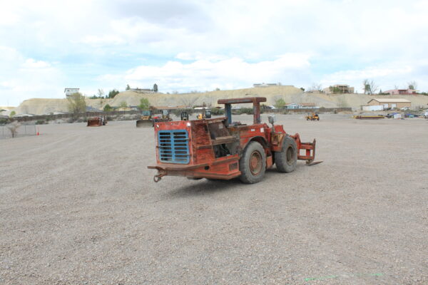LH 202 with Forks - Image 2