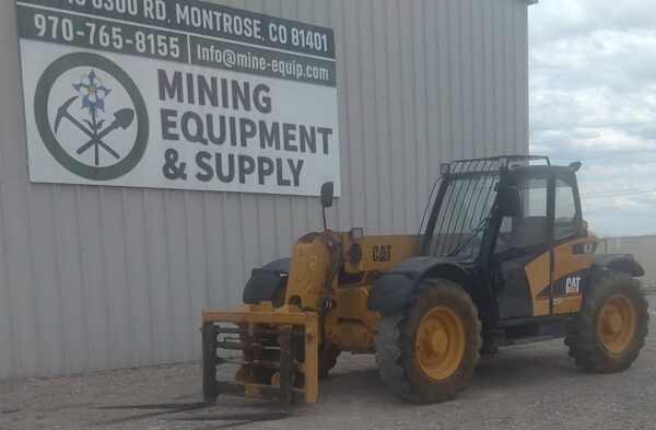 Caterpillar TH330B Telehandler - Image 2